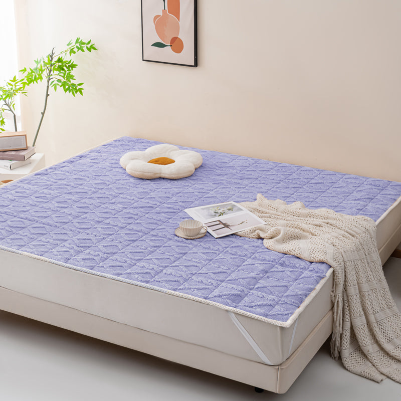 LIERDE Ultra Soft Tuffy Bed Pad Bedding is made with coral flannel for non-slip protection