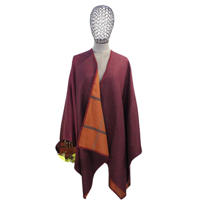 GUANZHI slit scarf   Wear a vacation cape over a tourist cape