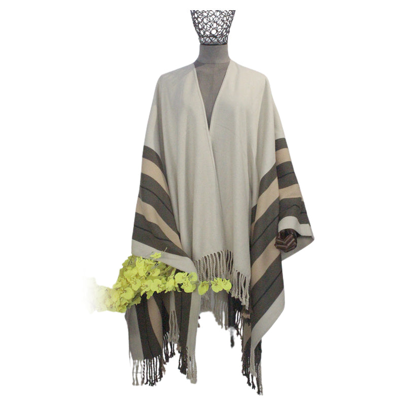 GUANZHI slit scarf   Wear a vacation cape over a tourist cape