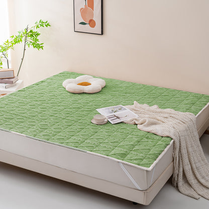 LIERDE Ultra Soft Tuffy Bed Pad  Bedding is made with coral flannel for non-slip protection