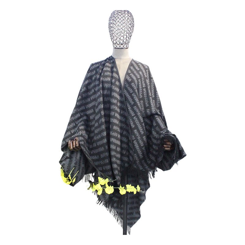 GUANZHI slit scarf   Wear a vacation cape over a tourist cape
