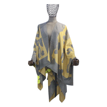 GUANZHI slit scarf   Wear a vacation cape over a tourist cape