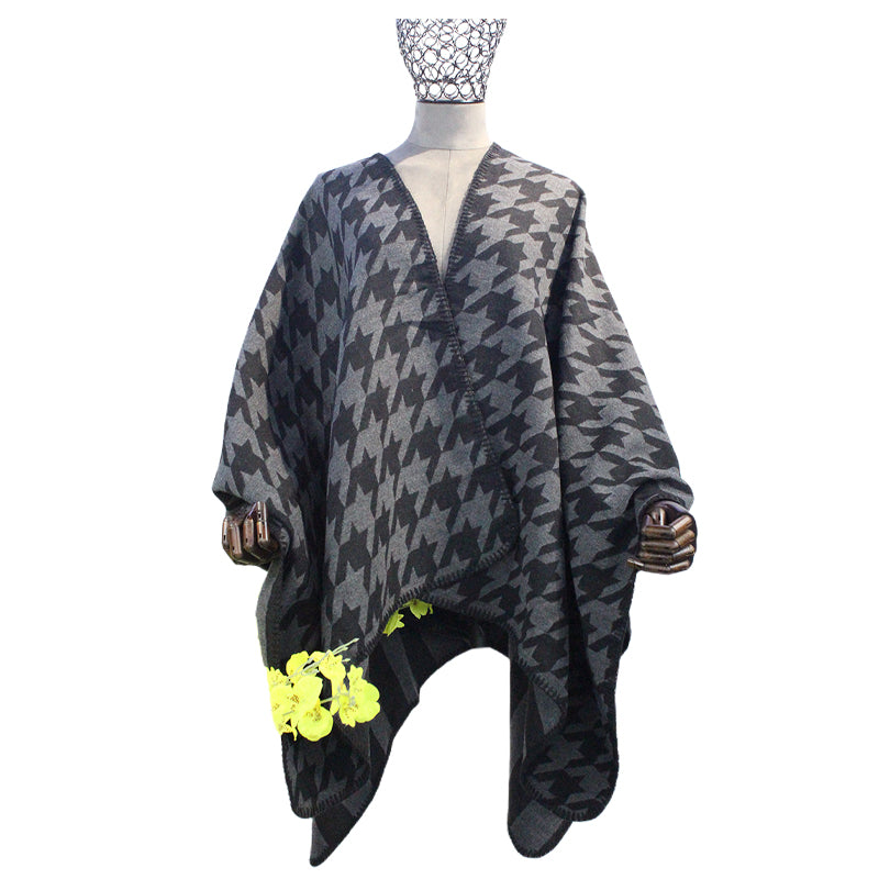 GUANZHI slit scarf   Wear a vacation cape over a tourist cape