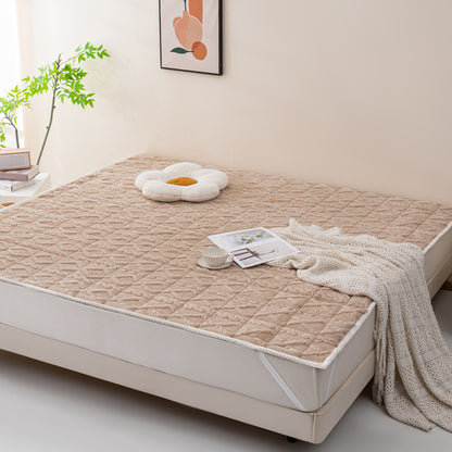 LIERDE Ultra Soft Tuffy Bed Pad  Bedding is made with coral flannel for non-slip protection
