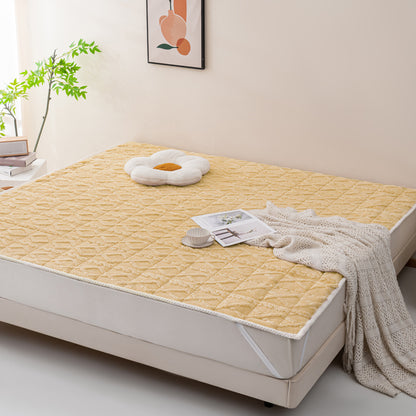 LIERDE Ultra Soft Tuffy Bed Pad  Bedding is made with coral flannel for non-slip protection