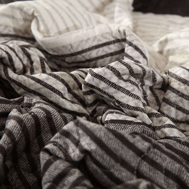 GANGZHENG 3Pcs Printed Bed Cover Set (black and white stripes)  Home bedroom enlarging and thickening skin friendly
